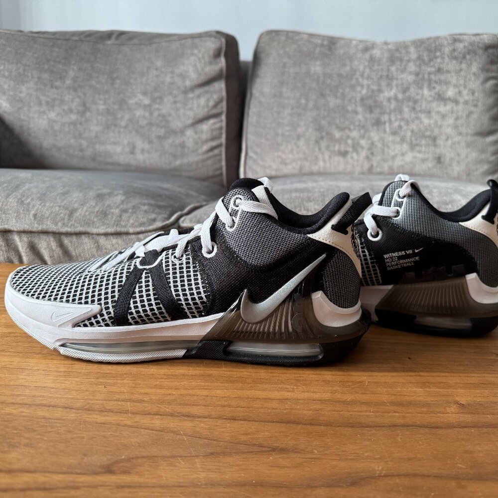 Nike LeBron Witness 7 - New - No Box Size 11 - Black White Metallic Silver